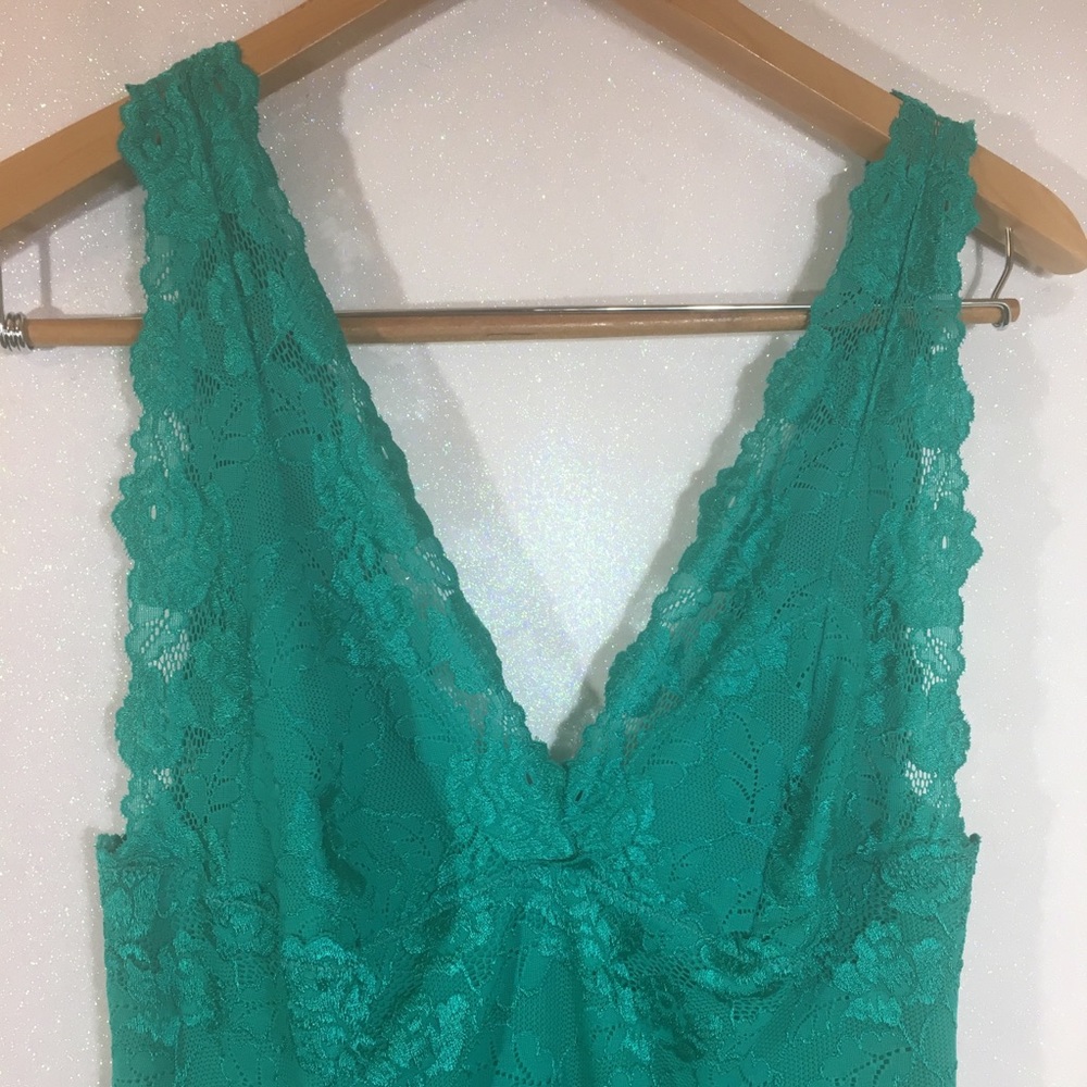 Tops - Picture 3 of 6